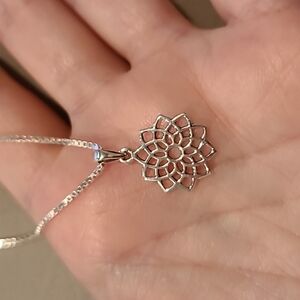 Flower design sterling silver necklace